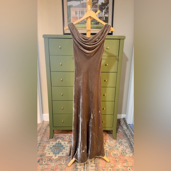 Reformation Elvie Velvet Dress In Magnetic, brand new, never worn, no flaws. - Picture 8 of 16